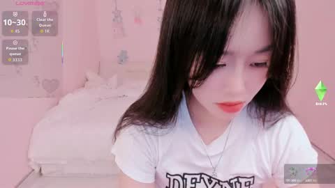 Snapshot of strawberry_loveee chatting on 09-27-25, 09:25 strawberry_loveee online show from 09-27-25, 09:25