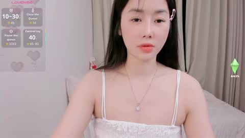 Snapshot of strawberry_loveee chatting on 10-09-25, 02:48 strawberry_loveee online show from 10-09-25, 02:48