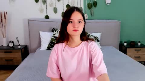 Snapshot of strawbunnybite chatting on 09-13-25, 02:28 Bunny online show from 09-13-25, 02:28