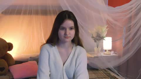 Snapshot of strawbunnybite chatting on 05-18-26, 02:01 Bunny online show from 05-18-26, 02:01