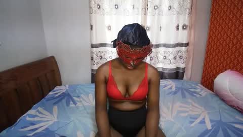 Snapshot of streetlioness chatting on 09-15-25, 02:28 streetlioness online show from 09-15-25, 02:28