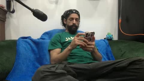Snapshot of stringin69 chatting on 04-27-26, 07:17 stringin69 online show from 04-27-26, 07:17