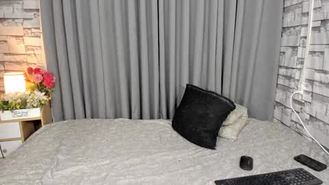 Snapshot of strip_me_baby chatting on 01-08-25, 01:00 Stacy online show from 01-08-25, 01:00