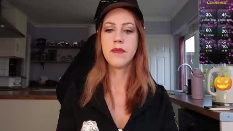 Amorina online show from 10-31-25, 11:00