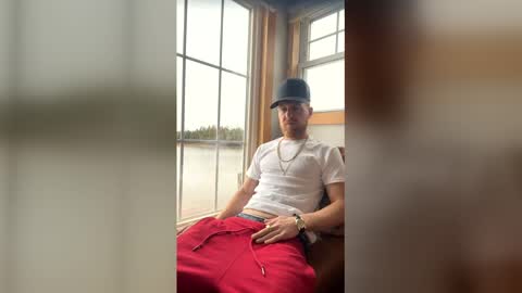 Snapshot of strokinbytheocean chatting on 03-31-26, 02:06 strokinbytheocean online show from 03-31-26, 02:06