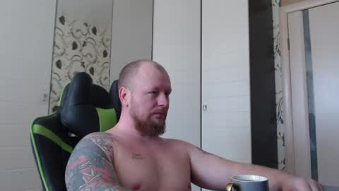 Snapshot of strongass18 chatting on 04-22-26, 09:55 Alex online show from 04-22-26, 09:55