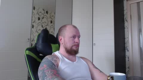 Snapshot of strongass18 chatting on 04-23-26, 09:08 Alex online show from 04-23-26, 09:08