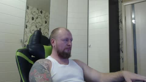 Snapshot of strongass18 chatting on 04-23-26, 12:40 Alex online show from 04-23-26, 12:40