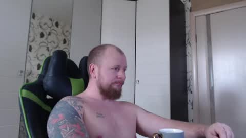 Snapshot of strongass18 chatting on 04-30-26, 09:04 Alex online show from 04-30-26, 09:04
