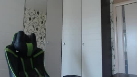 Snapshot of strongass18 chatting on 05-07-26, 09:47 Alex online show from 05-07-26, 09:47