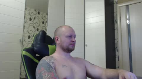 Snapshot of strongass18 chatting on 05-10-26, 11:37 Alex online show from 05-10-26, 11:37