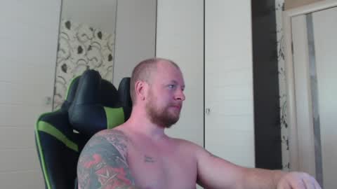 Snapshot of strongass18 chatting on 06-08-26, 09:53 Alex online show from 06-08-26, 09:53