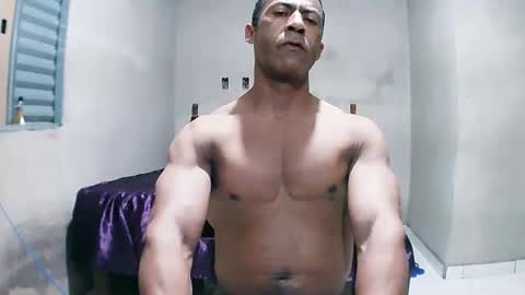 Snapshot of strongdaddyfantastic chatting on 04-26-26, 06:22 strongdaddyfantastic online show from 04-26-26, 06:22