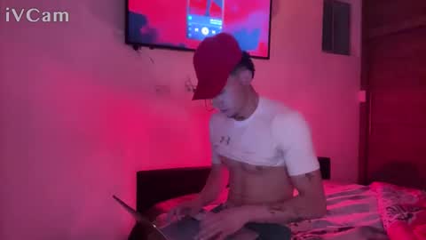 Snapshot of stronghardlatino chatting on 09-29-25, 02:06 stronghardlatino online show from 09-29-25, 02:06