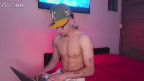 Snapshot of stronghardlatino chatting on 10-14-25, 12:44 stronghardlatino online show from 10-14-25, 12:44