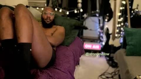 Snapshot of strongmellow chatting on 11-06-25, 07:04 strongmellow online show from 11-06-25, 07:04