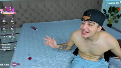 Snapshot of stroong_couple_ chatting on 11-30-25, 09:46 Strong Couple online show from 11-30-25, 09:46