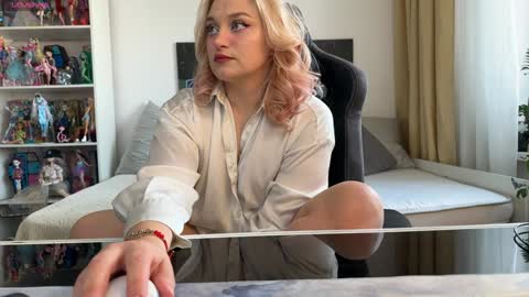 Snapshot of strupedsunicorns chatting on 01-22-25, 09:13 goddess online show from 01-22-25, 09:13