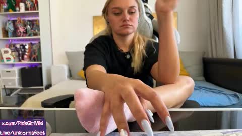 Snapshot of strupedsunicorns chatting on 09-13-25, 09:20 goddess online show from 09-13-25, 09:20