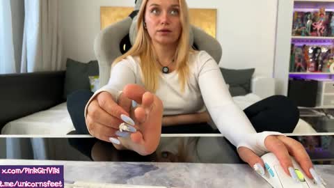 Snapshot of strupedsunicorns chatting on 09-20-25, 11:00 goddess online show from 09-20-25, 11:00