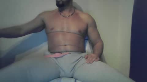 Snapshot of studdotcom chatting on 02-14-25, 08:15 Ero online show from 02-14-25, 08:15