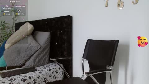 Snapshot of studentdeivy chatting on 03-18-26, 07:06 DEIVY online show from 03-18-26, 07:06