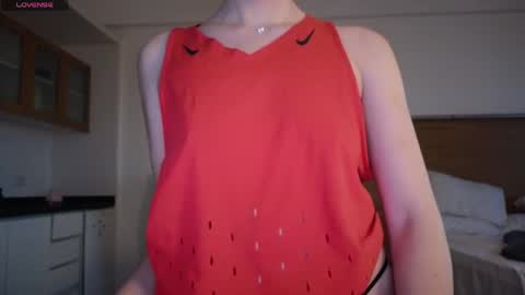 Snapshot of stuirt chatting on 03-25-26, 09:32 Sofa online show from 03-25-26, 09:32