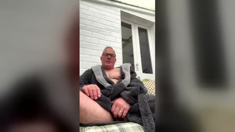 Snapshot of stumpyj2266 chatting on 05-07-26, 05:35 stumpyj2266 online show from 05-07-26, 05:35