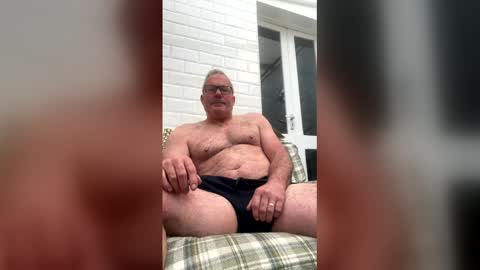 Snapshot of stumpyj2266 chatting on 05-11-26, 05:35 stumpyj2266 online show from 05-11-26, 05:35