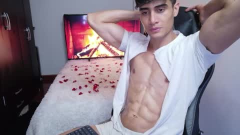 stylish man online show from 05-21-26, 10:06