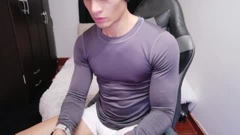 stylish man online show from 05-25-26, 08:59