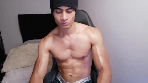 stylish man online show from 05-29-26, 12:19