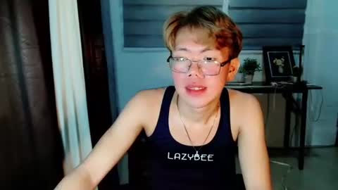 Su-jin online show from 04-16-26, 04:02