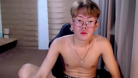 Su-jin online show from 04-17-26, 11:02