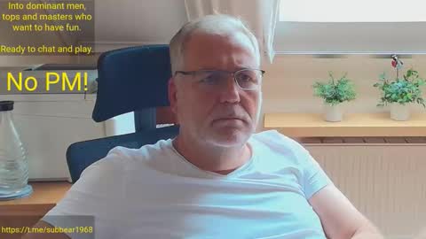 Snapshot of subbear1968 chatting on 06-10-26, 03:33 subbear1968 online show from 06-10-26, 03:33