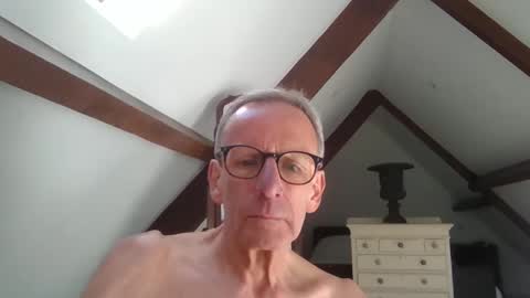 Snapshot of subfusc chatting on 09-25-25, 09:57 pig sub fag ben online show from 09-25-25, 09:57