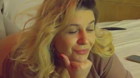 Snapshot of sublimecarla chatting on 11-14-25, 12:31 Carla online show from 11-14-25, 12:31