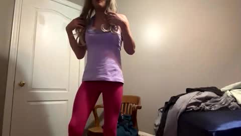 Snapshot of submiss14 chatting on 12-01-25, 11:04 Sissy Isabella online show from 12-01-25, 11:04