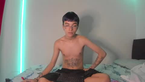 Snapshot of submissive_boyy_ chatting on 12-28-24, 03:59 nico online show from 12-28-24, 03:59