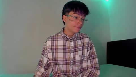 Snapshot of submissive_boyy_ chatting on 02-24-25, 03:20 nico online show from 02-24-25, 03:20