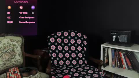 Snapshot of suburban_sickness chatting on 05-27-26, 04:37 Polly online show from 05-27-26, 04:37