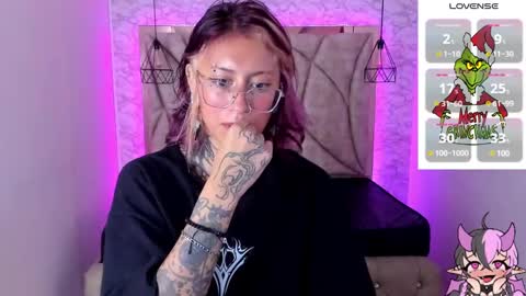 Snapshot of succubus_girl_ chatting on 12-15-24, 04:48 Alexy online show from 12-15-24, 04:48