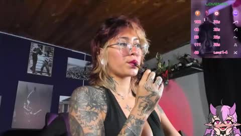 Snapshot of succubus_girl_ chatting on 03-07-25, 06:33 Alexy online show from 03-07-25, 06:33