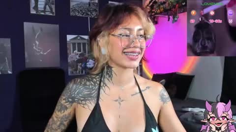 Snapshot of succubus_girl_ chatting on 03-11-25, 10:42 Alexy online show from 03-11-25, 10:42