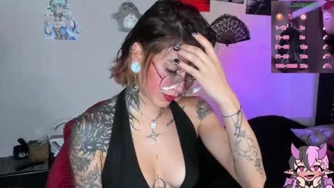 Snapshot of succubus_girl_ chatting on 09-10-25, 01:33 Alexy online show from 09-10-25, 01:33