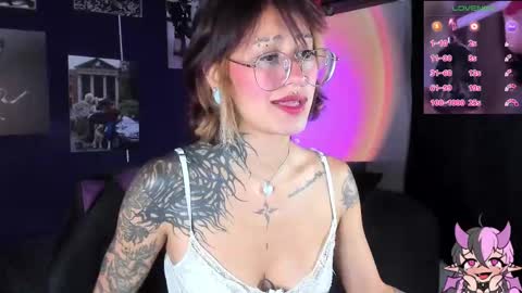 Snapshot of succubus_girl_ chatting on 09-15-25, 03:45 Alexy online show from 09-15-25, 03:45