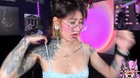 Snapshot of succubus_girl_ chatting on 09-26-25, 03:49 Alexy online show from 09-26-25, 03:49