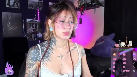 Snapshot of succubus_girl_ chatting on 11-16-25, 02:11 Alexy online show from 11-16-25, 02:11