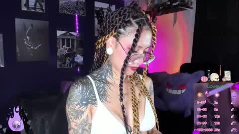 Snapshot of succubus_girl_ chatting on 12-02-25, 04:35 Alexy online show from 12-02-25, 04:35