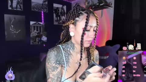 Snapshot of succubus_girl_ chatting on 12-03-25, 03:43 Alexy online show from 12-03-25, 03:43